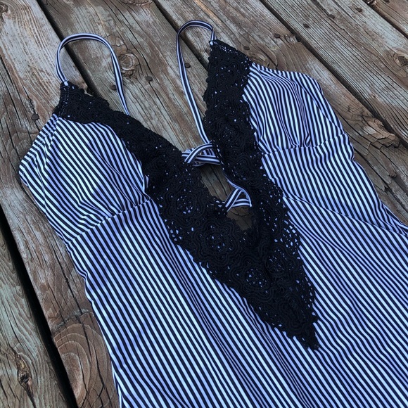Cupshea Striped One Piece with Lace - Picture 3 of 11